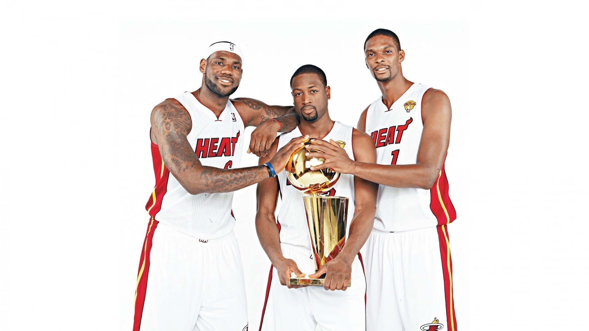 国家队热身赛尝试全新首发阵容提升阵型灵活性，国家队奥运热身赛