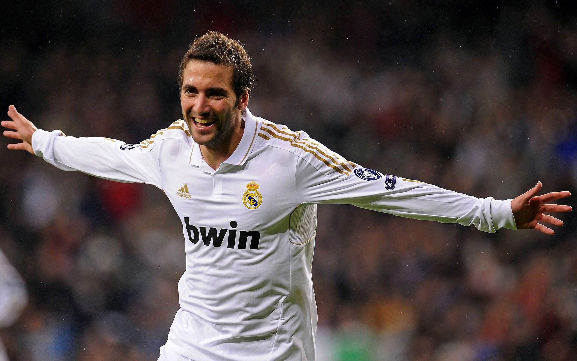 爱游戏app-中国足球职业俱乐部比赛视频回放技术提升体验，中国足球队经典比赛录像回放